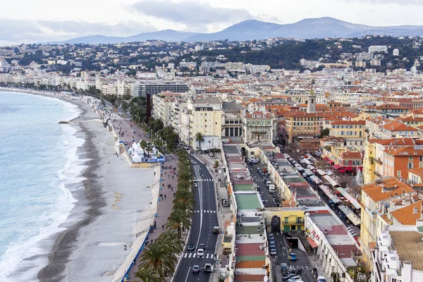 Nice, Francie - 7 ledna 2016. Pohled shora na Promenade des Anglais, jeden z nejkrásnějších náspy Evropy — Stock fotografie