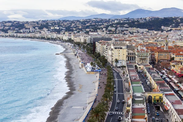 Nice, Francie - 7 ledna 2016. Pohled shora na Promenade des Anglais, jeden z nejkrásnějších náspy Evropy — Stock fotografie