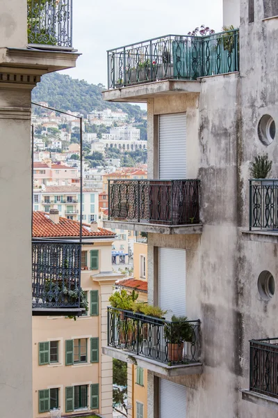 Nicea, Francja - na 7 stycznia 2016 r. Stare Miasto, typowe szczegóły architektoniczne w stylu prowansalskim — Zdjęcie stockowe
