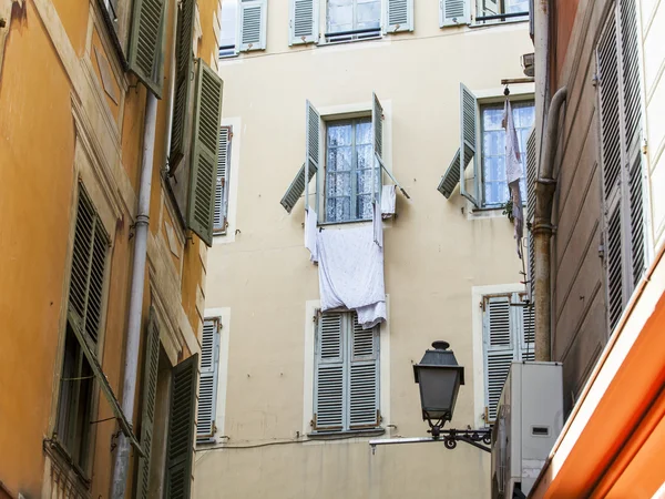 NICE, FRANCIA - el 7 de enero de 2016. La ciudad vieja, detalles arquitectónicos típicos en estilo provenzal —  Fotos de Stock