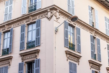 Nice, Fransa - 8 Ocak 2016 üzerinde. Tipik mimari detaylar, XIX yüzyılın şehir bina için karakteristik