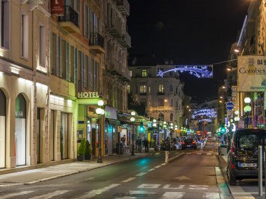 Nice, Fransa - 8 Ocak 2016 üzerinde. Sokak şehir gece görüntüsü