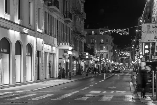好，法国-在 2016 年 1 月 8 日。城市街道夜景 — 图库照片