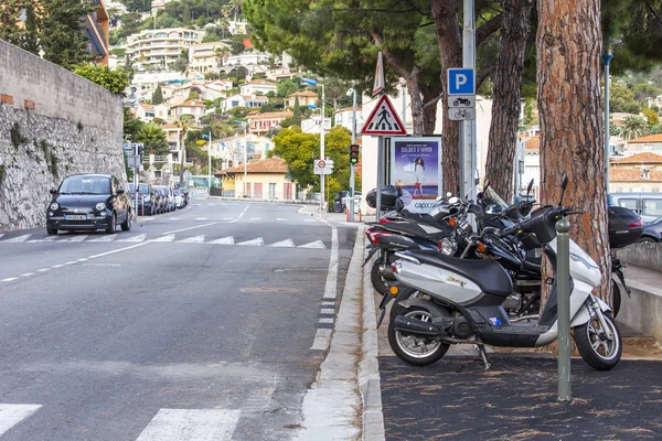 VILLEFRANCHE-SUR-MER, FRANCE le 8 JANVIER 2016. Le village typique des Alpes Maritimes. Villefranche-sur-Mer - l'une des nombreuses stations de la Côte d'Azur, la banlieue de Nice — Photo