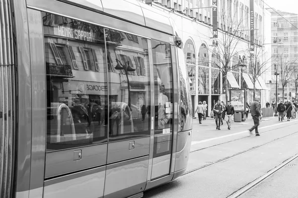 NICE, FRANCE - on JANUARY 8, 2016. The high-speed tram goes on Jean Medsen Avenue — Stock Photo, Image