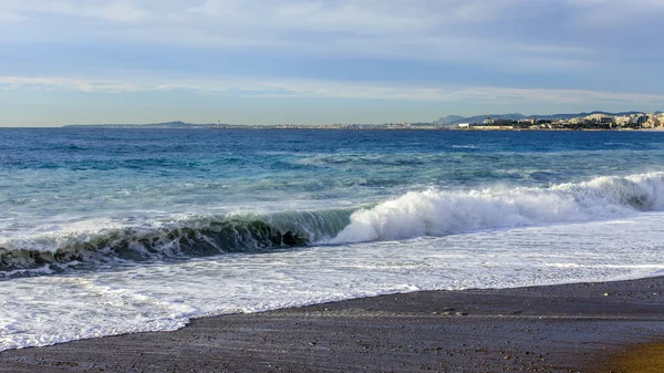 Havets kust. Fodra av en surf. — Stockfoto