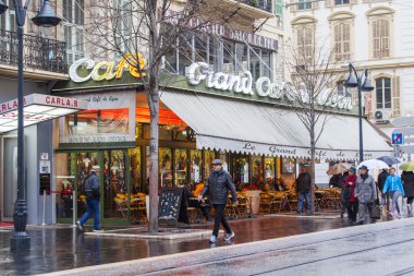 Nice, Fransa - 8 Ocak 2016 üzerinde. Şehrin sokak tipik görünümü