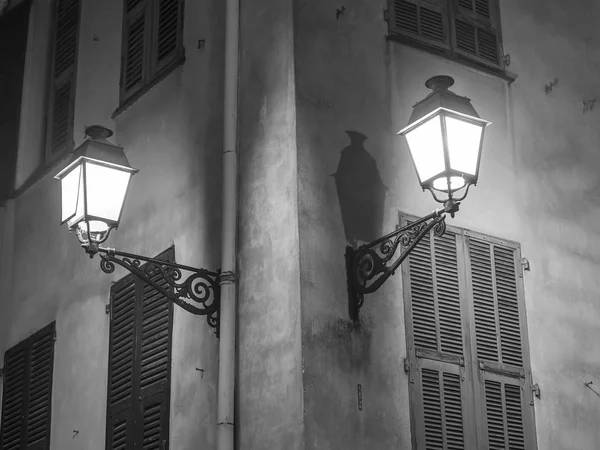 NICE, FRANCE - on JANUARY 7, 2016. Typical architectural details, beautiful streetlight — Stock Photo, Image