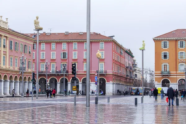 Nice, Francie - na 11 ledna 2016. Městské krajině v deštivém počasí. Architektonický komplex Massen náměstí — Stock fotografie