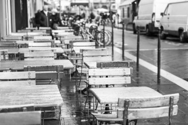 Nice, Fransa - 11 Ocak 2016 üzerinde. Eski şehrin kafede yaz küçük tablolar