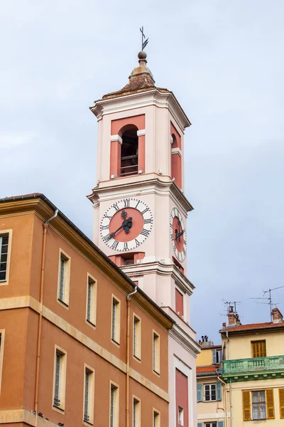 NICE, FRANÇA - on JANEIRO 11, 2016. Cidade velha, detalhes arquitetônicos típicos. Torre do relógio — Fotografia de Stock