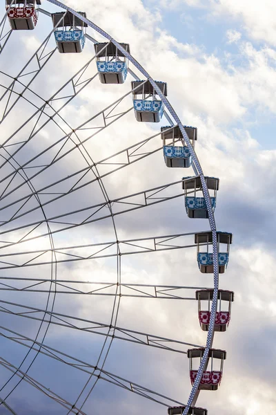 NICE, FRANCE, on JANUARY 11, 2016. A big wheel fragment against the cloudy sky — Stock Photo, Image