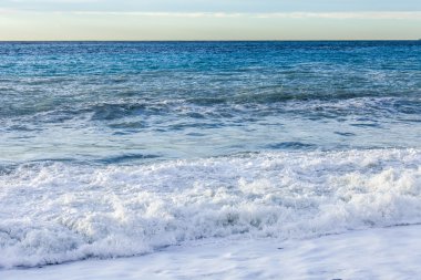 Yalı. Satır bir sörf.