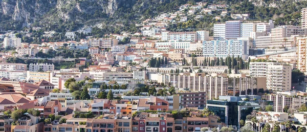 Monte-Carlo, Monaco, op 10 januari 2016. Een weergave van huizen op een helling van de berg — Stockfoto