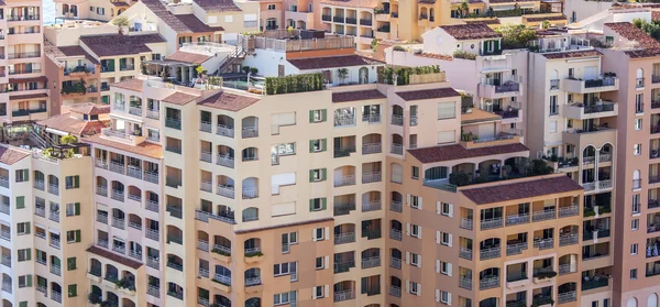 Monte Carlo, Monako, na 10 ledna 2016. Pohled na domy na svahu hory — Stock fotografie