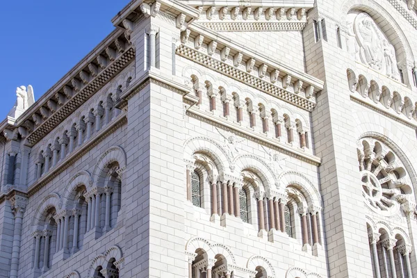 MONTE-CARLO, MONACO, em 10 de julho de 2016. Detalhes arquitetônicos de uma catedral (Catedral de Saint Nikolay ) — Fotografia de Stock