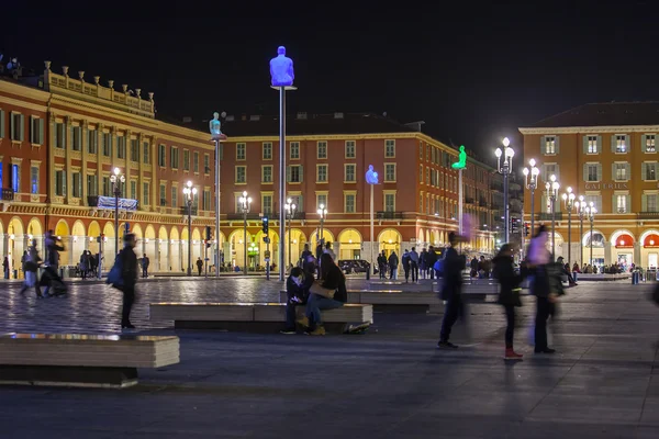 NICE, FRANCIA, il 7 GENNAIO 2016. Un complesso architettonico di Place Massena - una piazza centrale della città. Serata invernale — Foto Stock