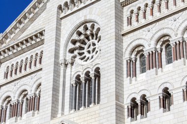 Monte-Carlo, Monaco, üzerinde 10 Ocak 2016. Bir katedral (Saint Nikolay'nın katedral mimari detaylar)