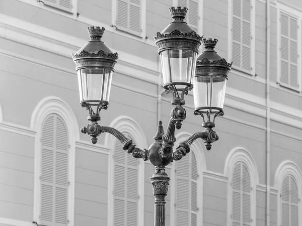MONTE-CARLO, MONACO, il 10 gennaio 2016. Un antico lampione — Foto Stock