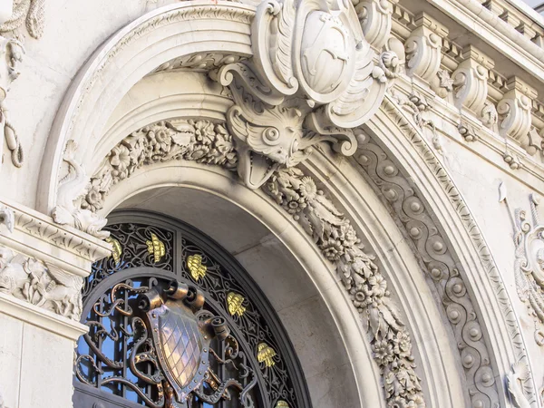 MONTE-CARLO, MONACO, em 10 de julho de 2016. Detalhes arquitetônicos do edifício do museu oceanográfico — Fotografia de Stock