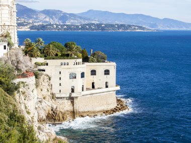 Monte-Carlo, Monaco, üzerinde 10 Ocak 2016. Ismarlayarak rock ve deniz Körfezi