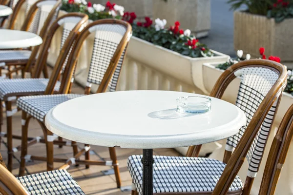 MONTE-CARLO, MONACO, on JANUARY 10, 2016. Little tables of outdoor cafe near Casino of Monaco — Stock Photo, Image