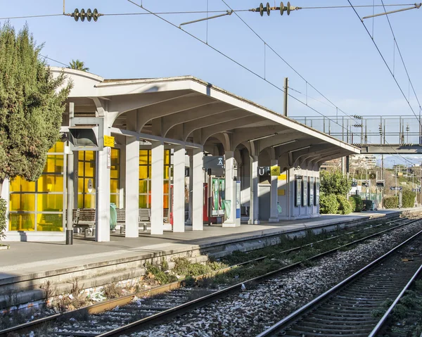 Αντίμπ, Γαλλία, στις 11 Ιανουαρίου 2016. Σιδηροδρομικός Σταθμός. Αντίμπ - μία από τις πόλεις της γαλλικής Ριβιέρας — Φωτογραφία Αρχείου