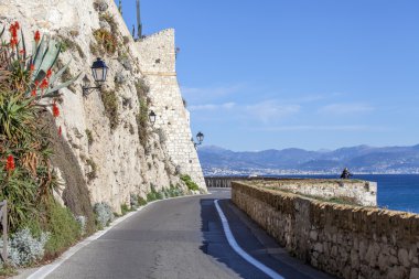 Antibes, Fransa, üzerinde 11 Ocak 2016. Kentsel kış güneşli gün görünümünde setin. Antibes - Fransız Rivierası'nın şehirlerinden biri