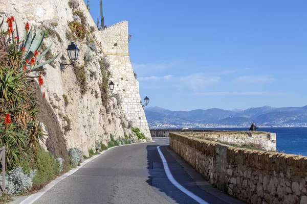 ANTIBES, FRANCE, on JANUARY 11, 2016. Urban view in the winter sunny day,embankment. Antibes - one of the cities of French riviera — Stock Photo, Image