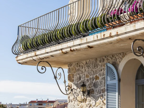 Antibes, Fransa, üzerinde 11 Ocak 2016. Tipik mimari detaylar. Antibes - Fransız Rivierası'nın şehirlerinden biri — Stok fotoğraf