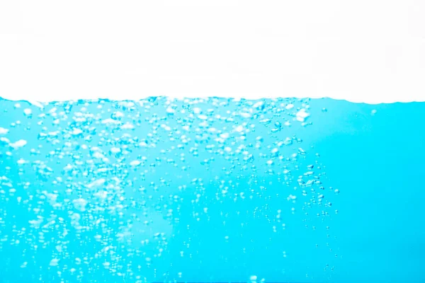 İzole edilmiş arka planda mavi soda sıçraması 