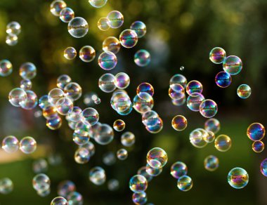 Gökkuşağı kabarcıklar balonu körük den