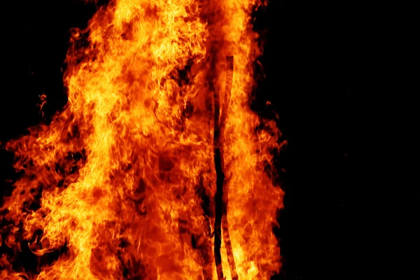 Foto Delle Fiamme Del Fuoco Nel Buio — Foto Stock