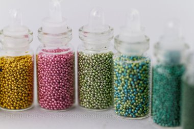 İnciler için çivi - açık renkli