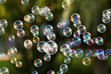 Gökkuşağı kabarcıklar balonu körük den