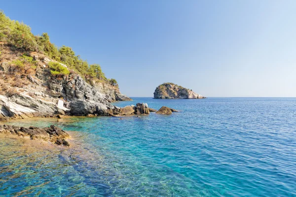 Green island and the beautiful sea — Stock Photo, Image