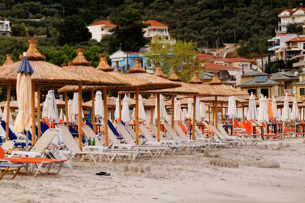 Belle plage de sable fin en Grèce — Photo