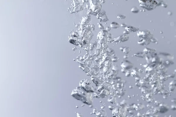 清洁的水和气泡 — 图库照片
