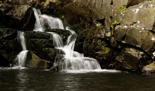 Beautiful and peaceful waterfall — Stock Photo, Image