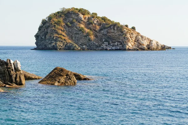 Mavi deniz kaya — Stok fotoğraf