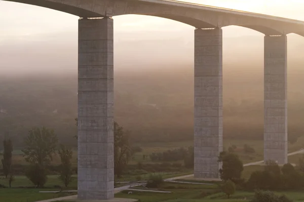 Großes Autobahnviadukt — Stockfoto