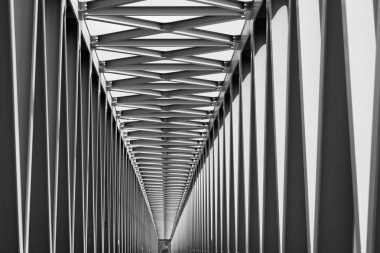 Demiryolu metal köprüsü