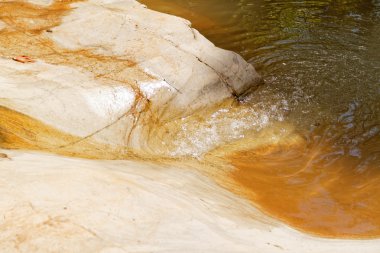 Yunanistan dalgalanan deniz