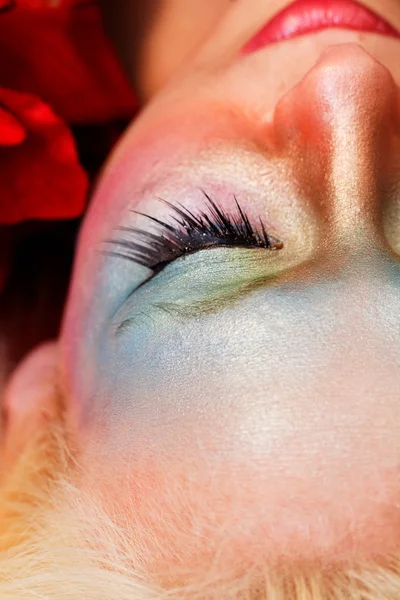 Mujer con maquillaje creativo — Foto de Stock