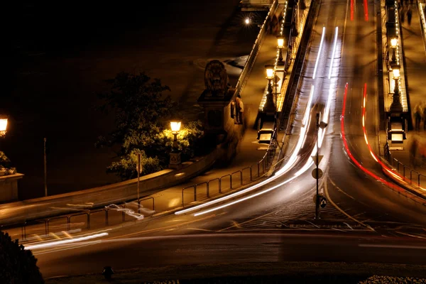 Öffentlicher Verkehr auf Hängebrücke — Stockfoto