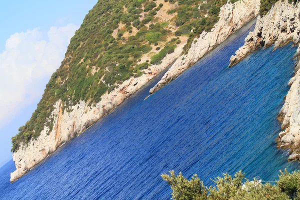 Mar azul bonito — Fotografia de Stock