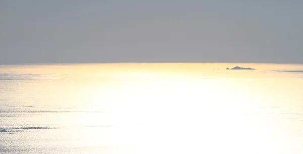 Красивый закат в море — стоковое фото