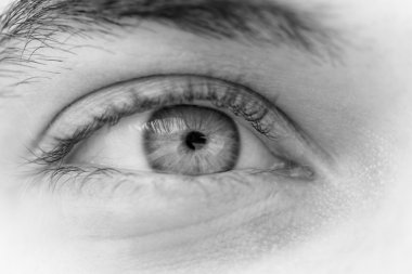 genç adamın gözleri