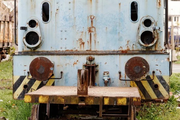 Locomotiva velha e enferrujada — Fotografia de Stock