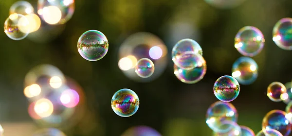 Såpbubblor från fläkt — Stockfoto